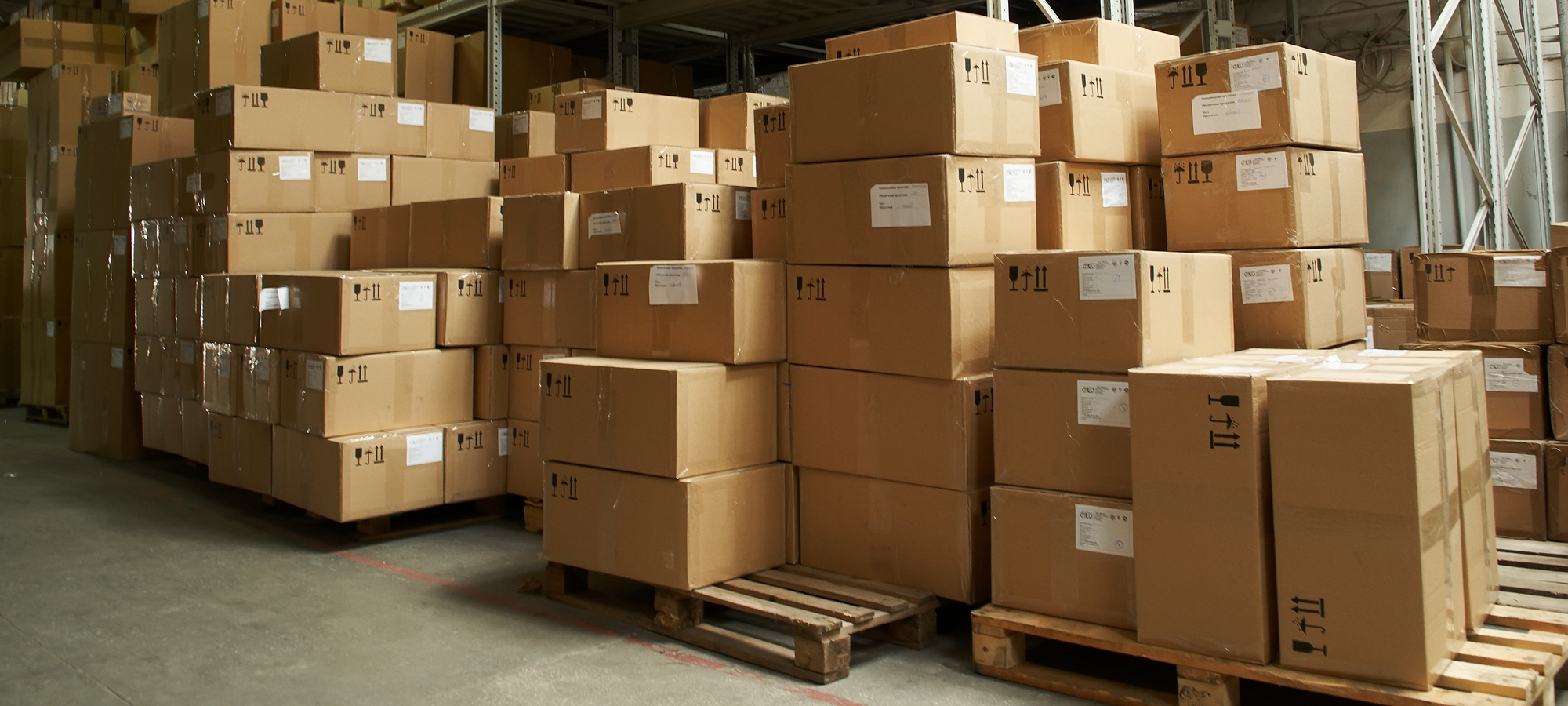 Rows of catron boxes in warehouse (in perspective)